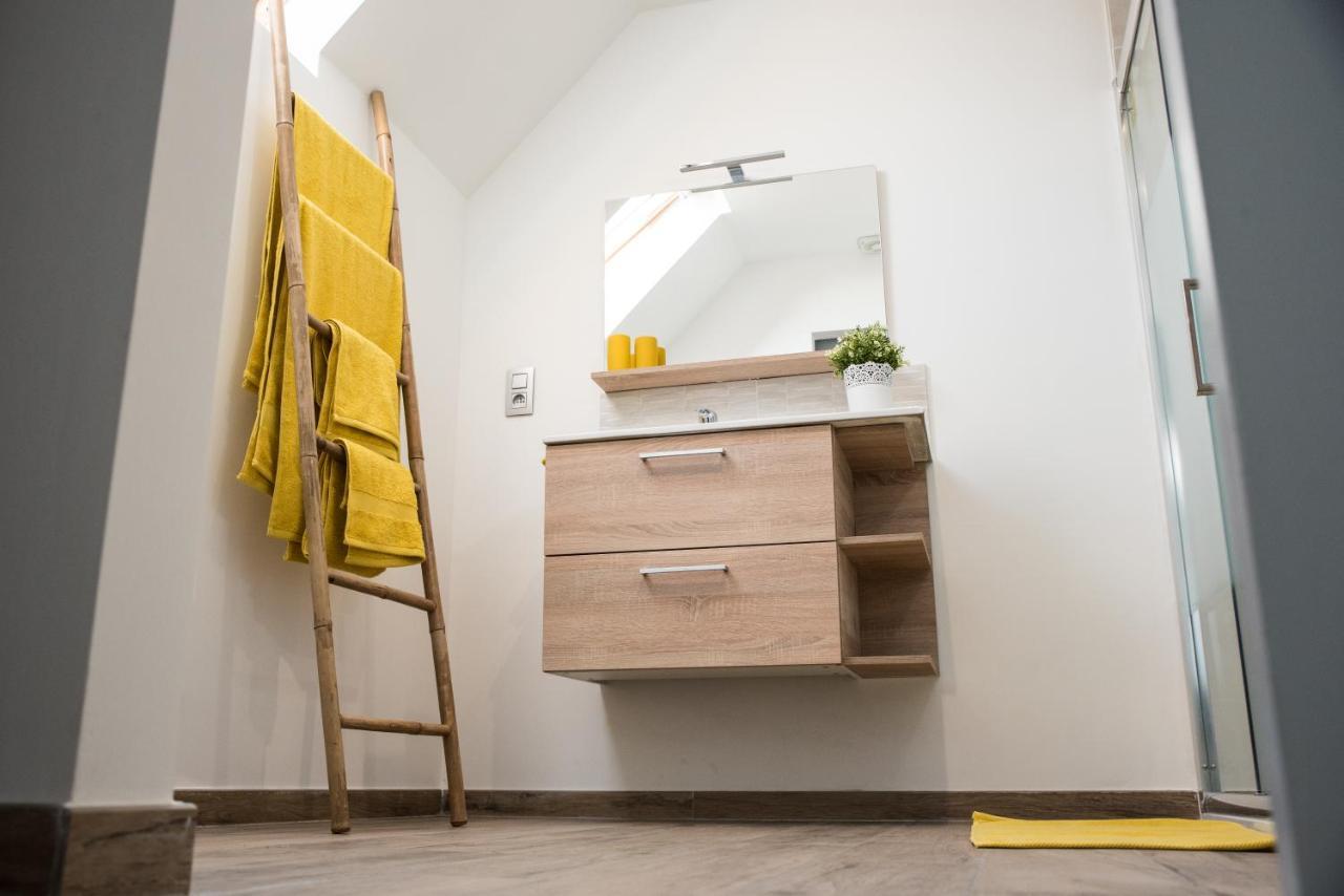 Au Petit Canteleu - Bed & Breakfast Beloeil ภายนอก รูปภาพ